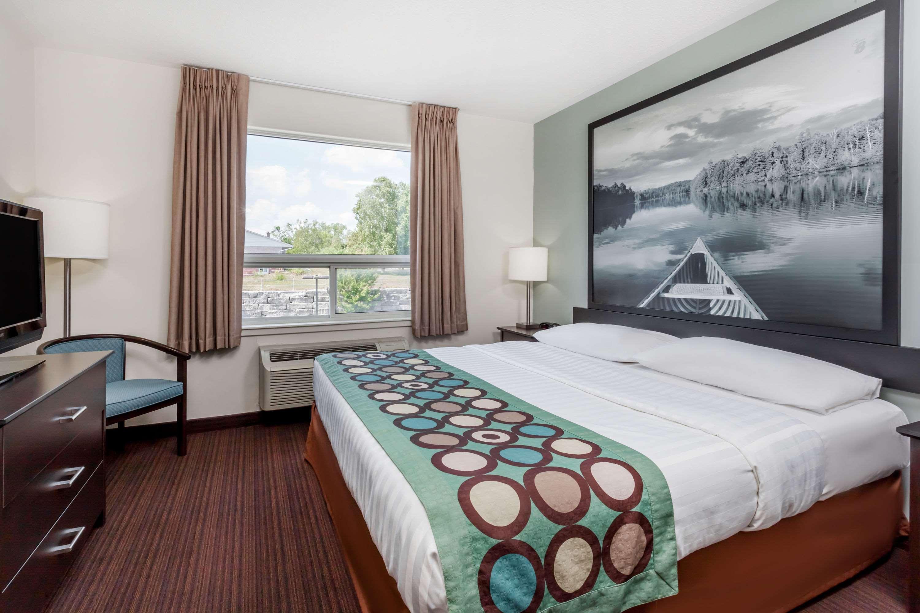Super 8 By Wyndham Peterborough Hotel Buitenkant foto