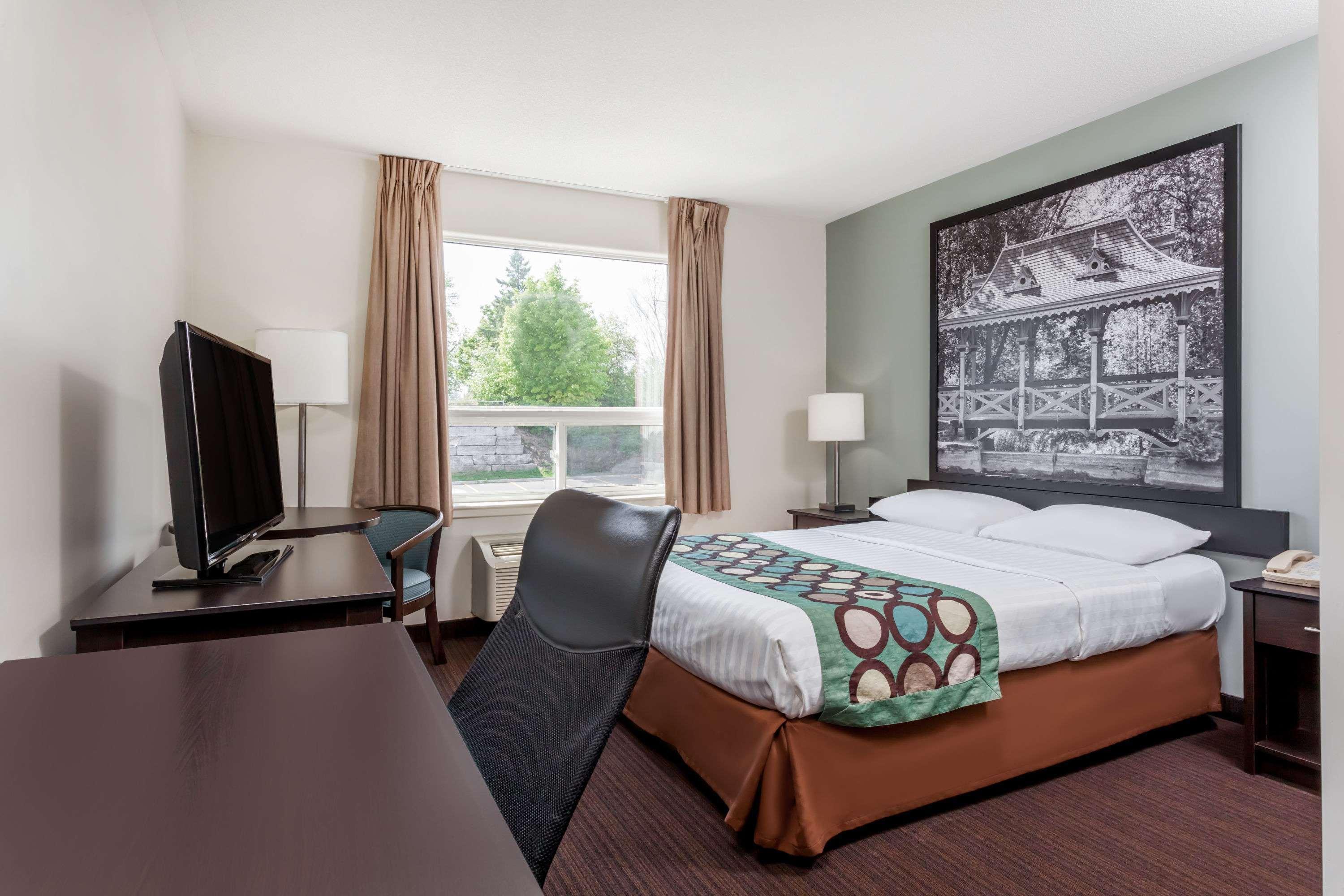 Super 8 By Wyndham Peterborough Hotel Buitenkant foto