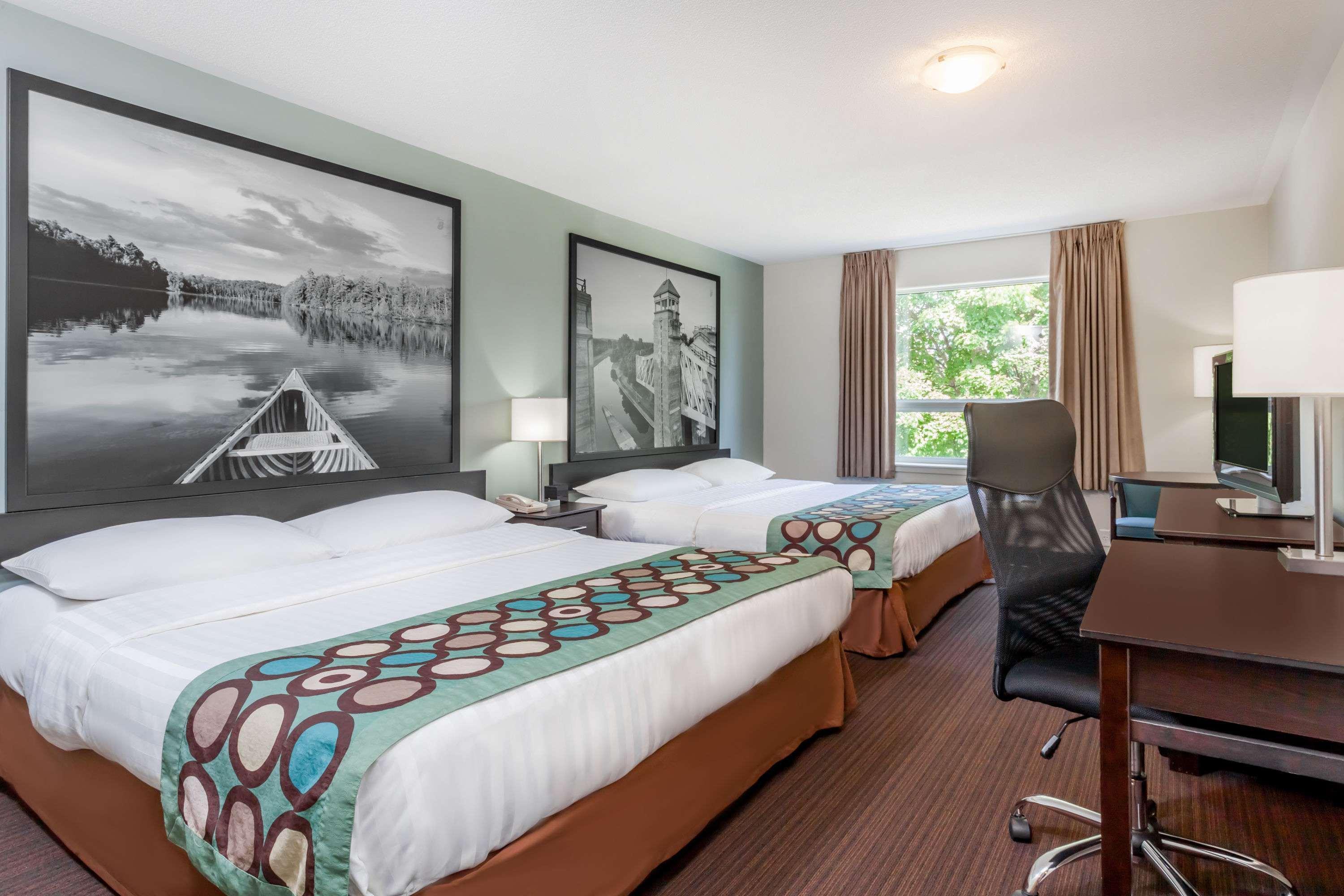 Super 8 By Wyndham Peterborough Hotel Buitenkant foto