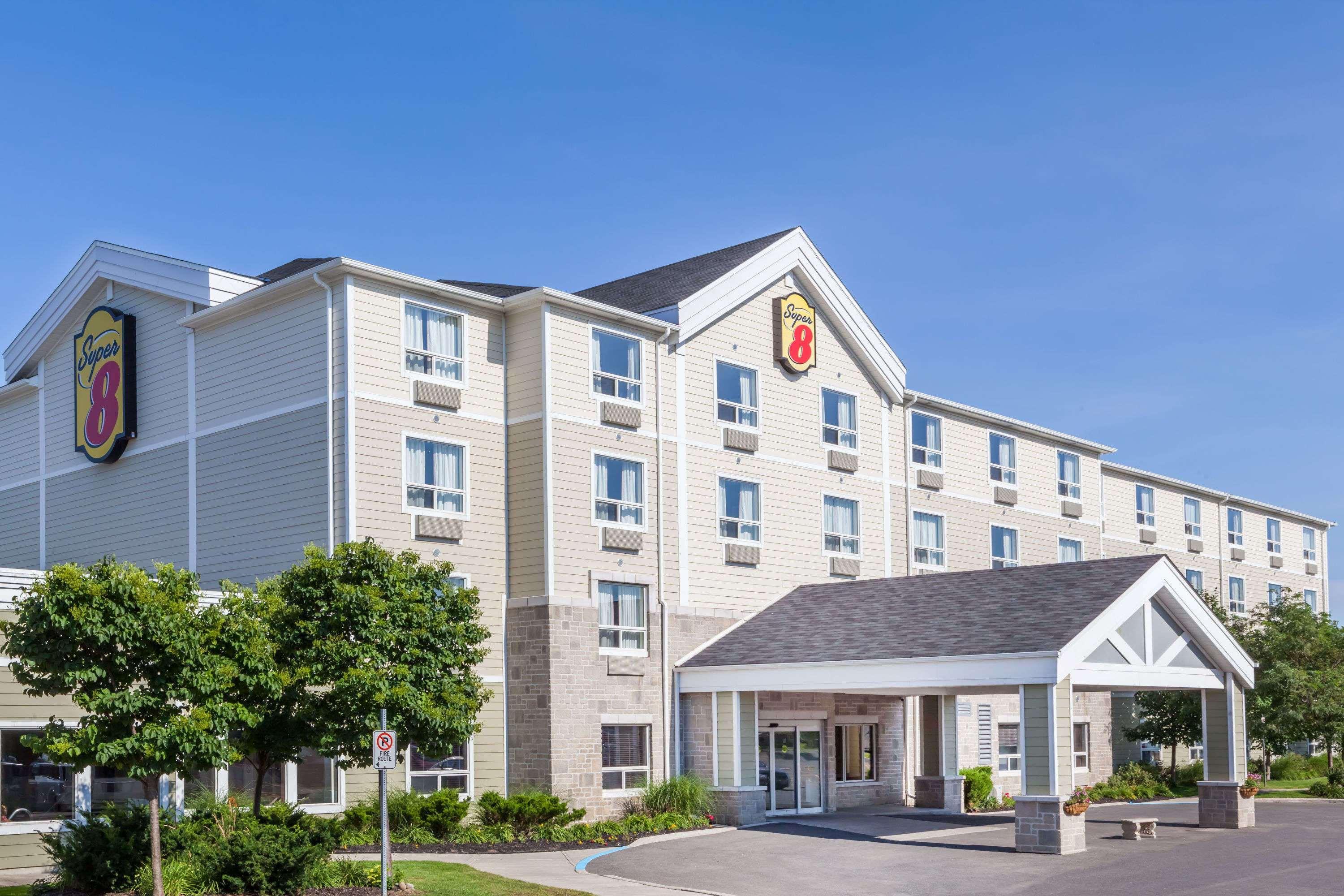 Super 8 By Wyndham Peterborough Hotel Buitenkant foto