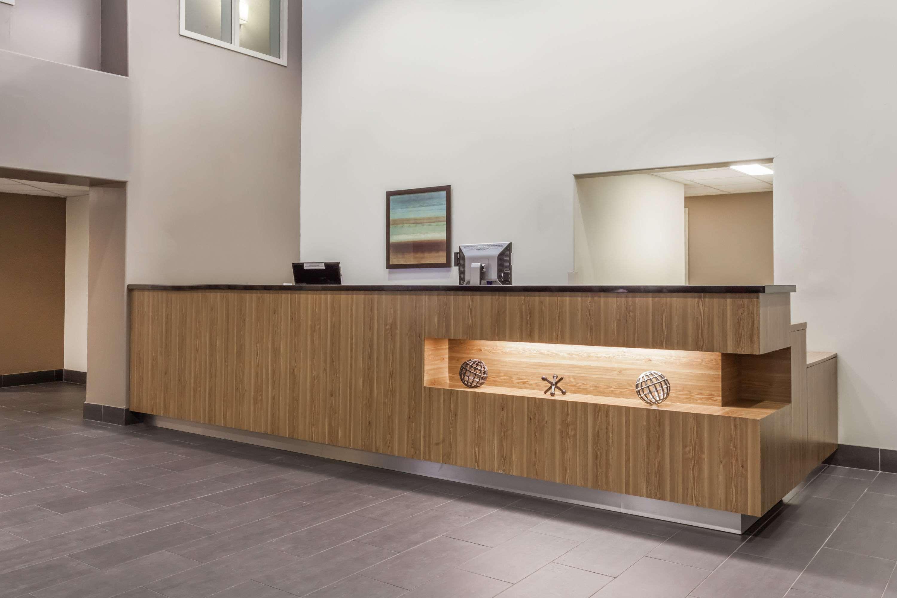 Super 8 By Wyndham Peterborough Hotel Buitenkant foto