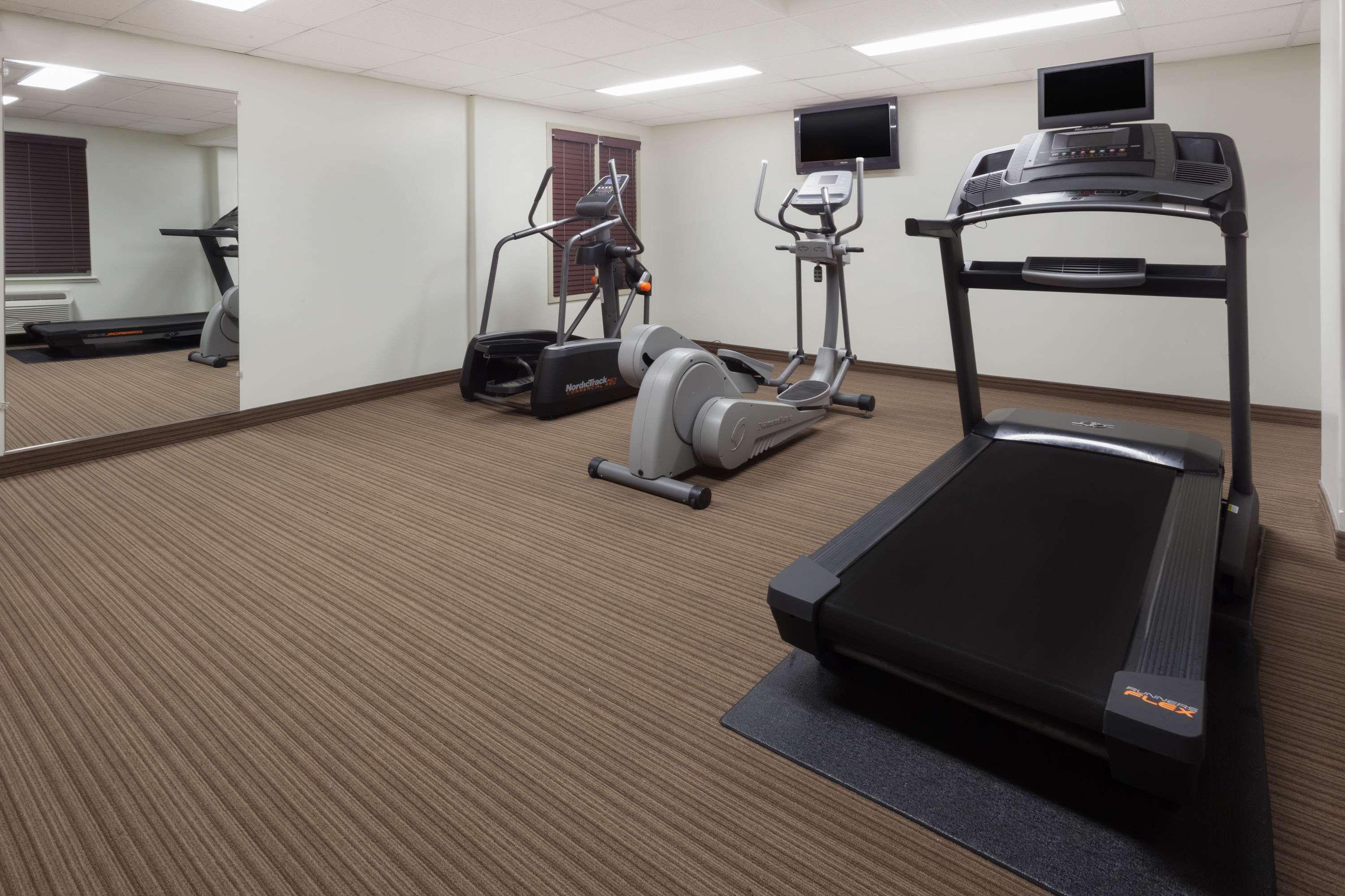 Super 8 By Wyndham Peterborough Hotel Buitenkant foto