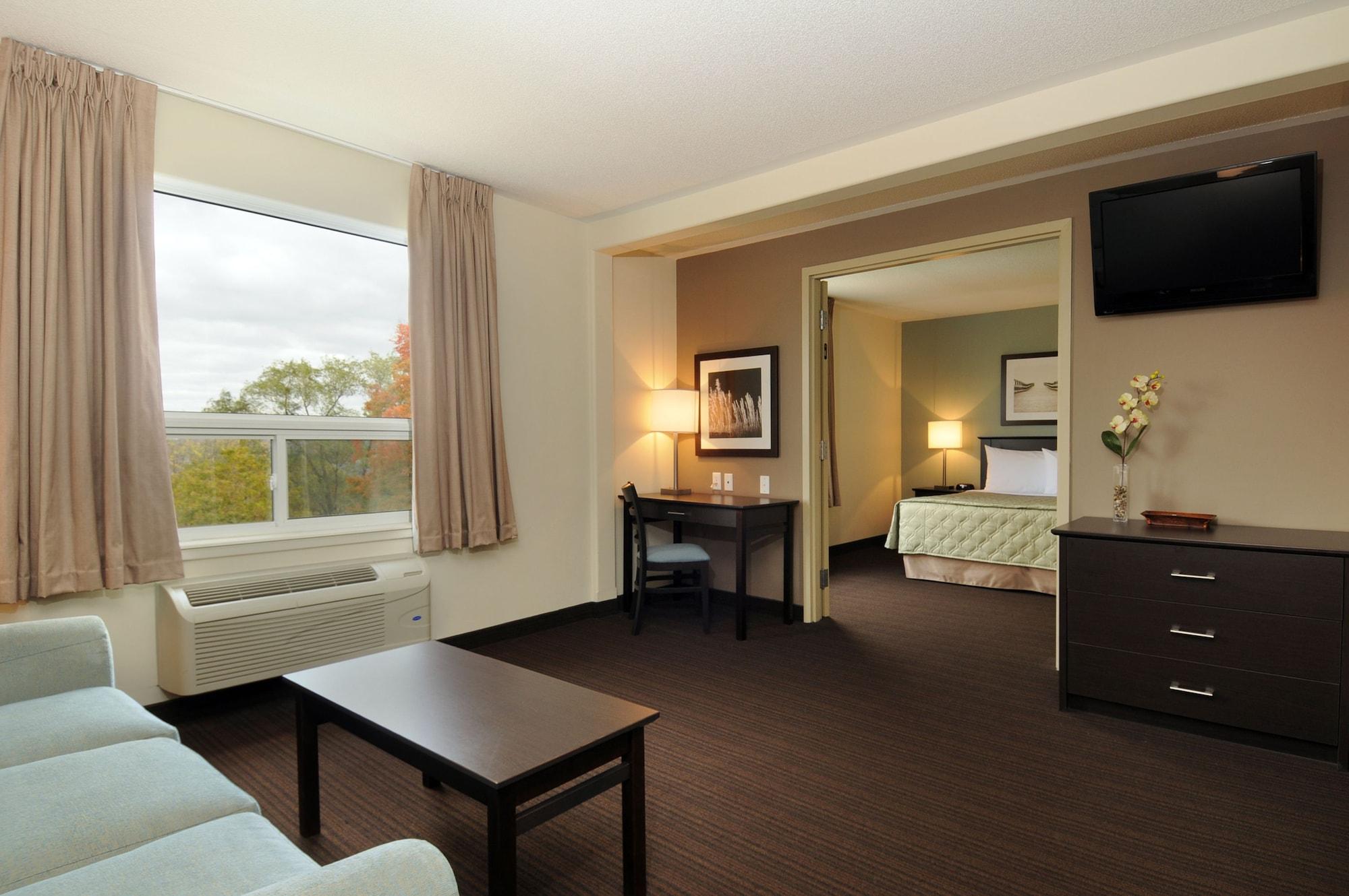 Super 8 By Wyndham Peterborough Hotel Buitenkant foto