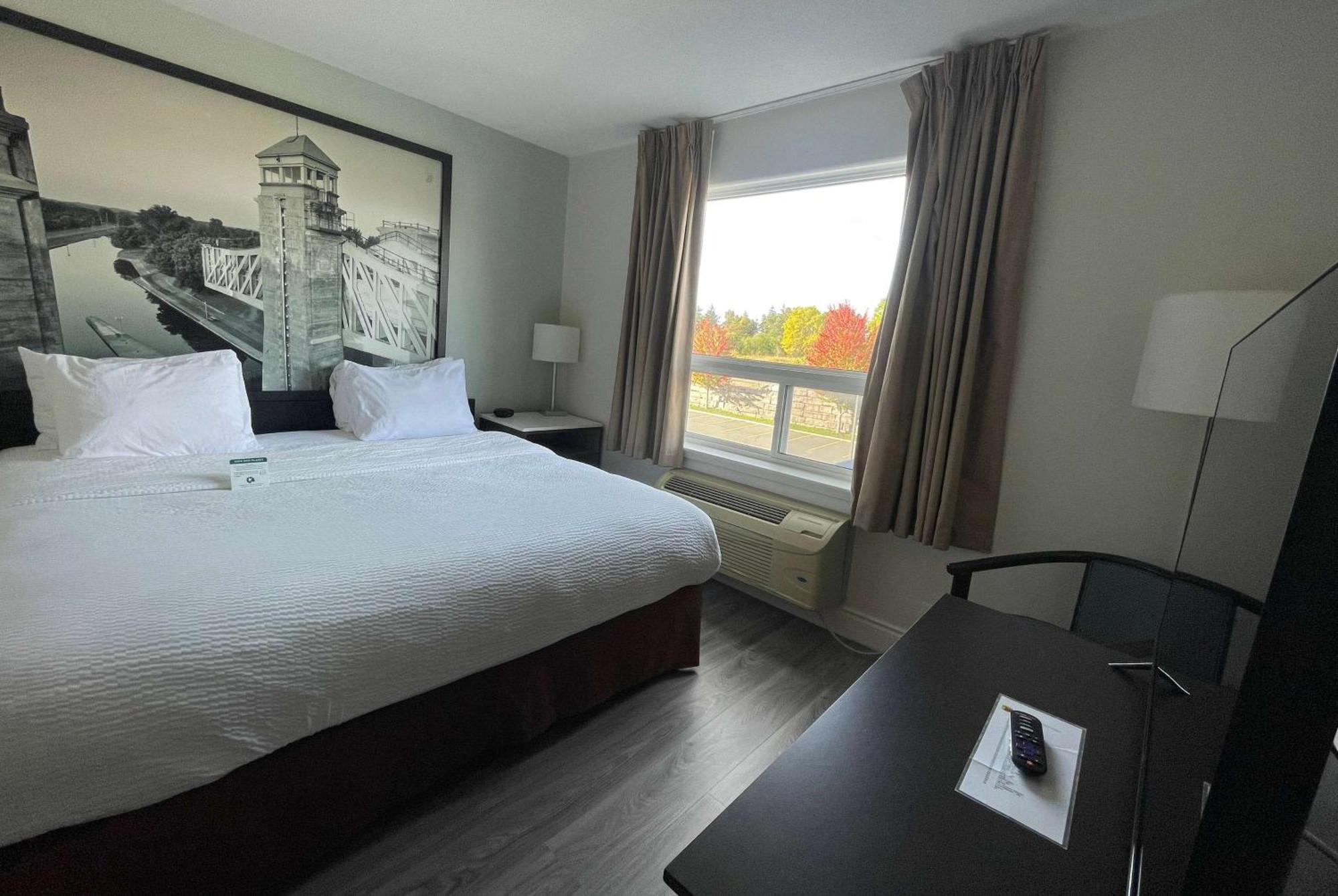 Super 8 By Wyndham Peterborough Hotel Buitenkant foto