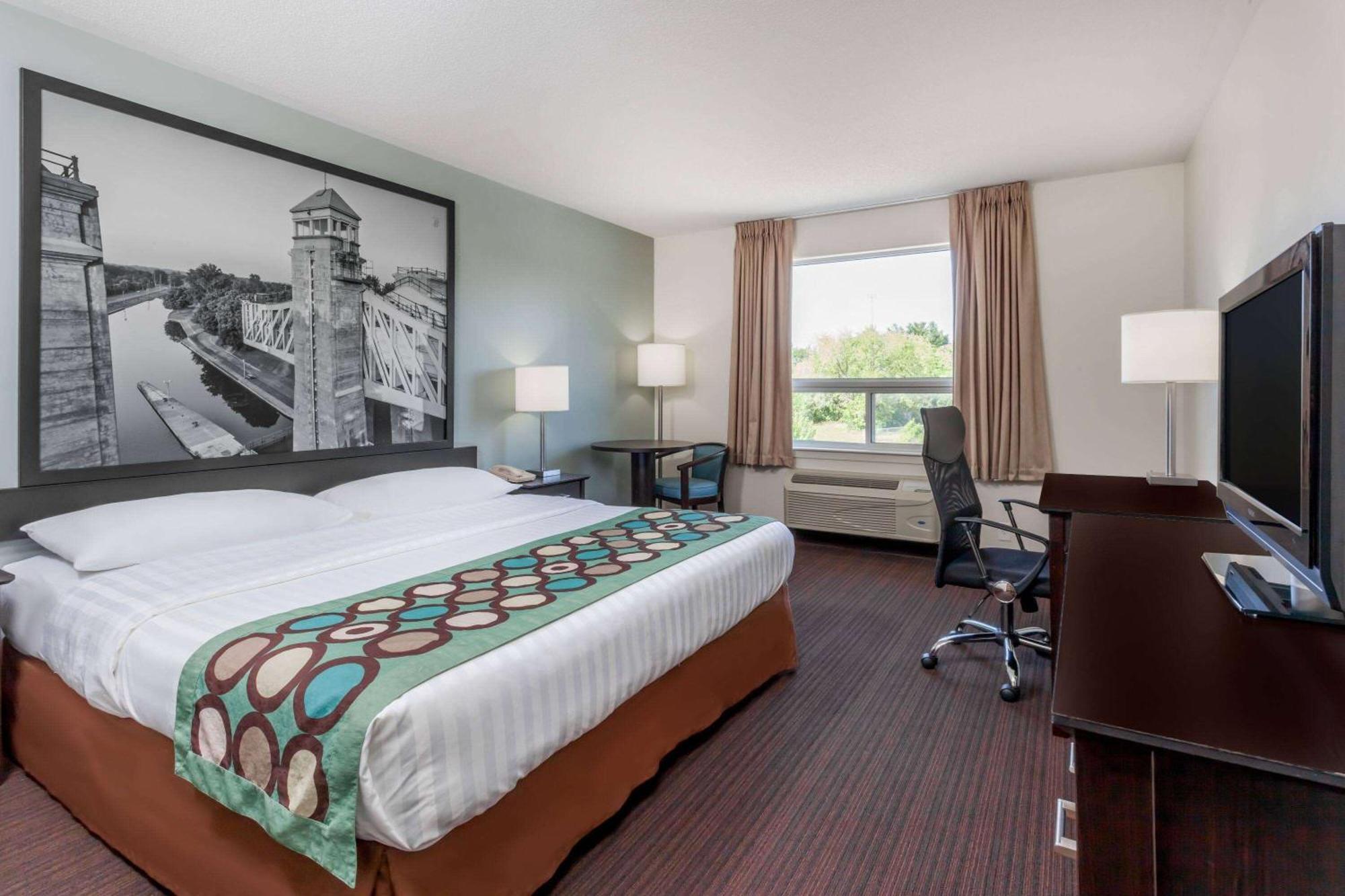 Super 8 By Wyndham Peterborough Hotel Buitenkant foto