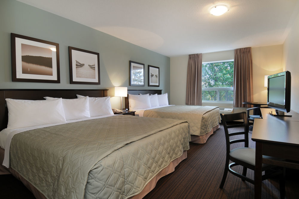 Super 8 By Wyndham Peterborough Hotel Buitenkant foto