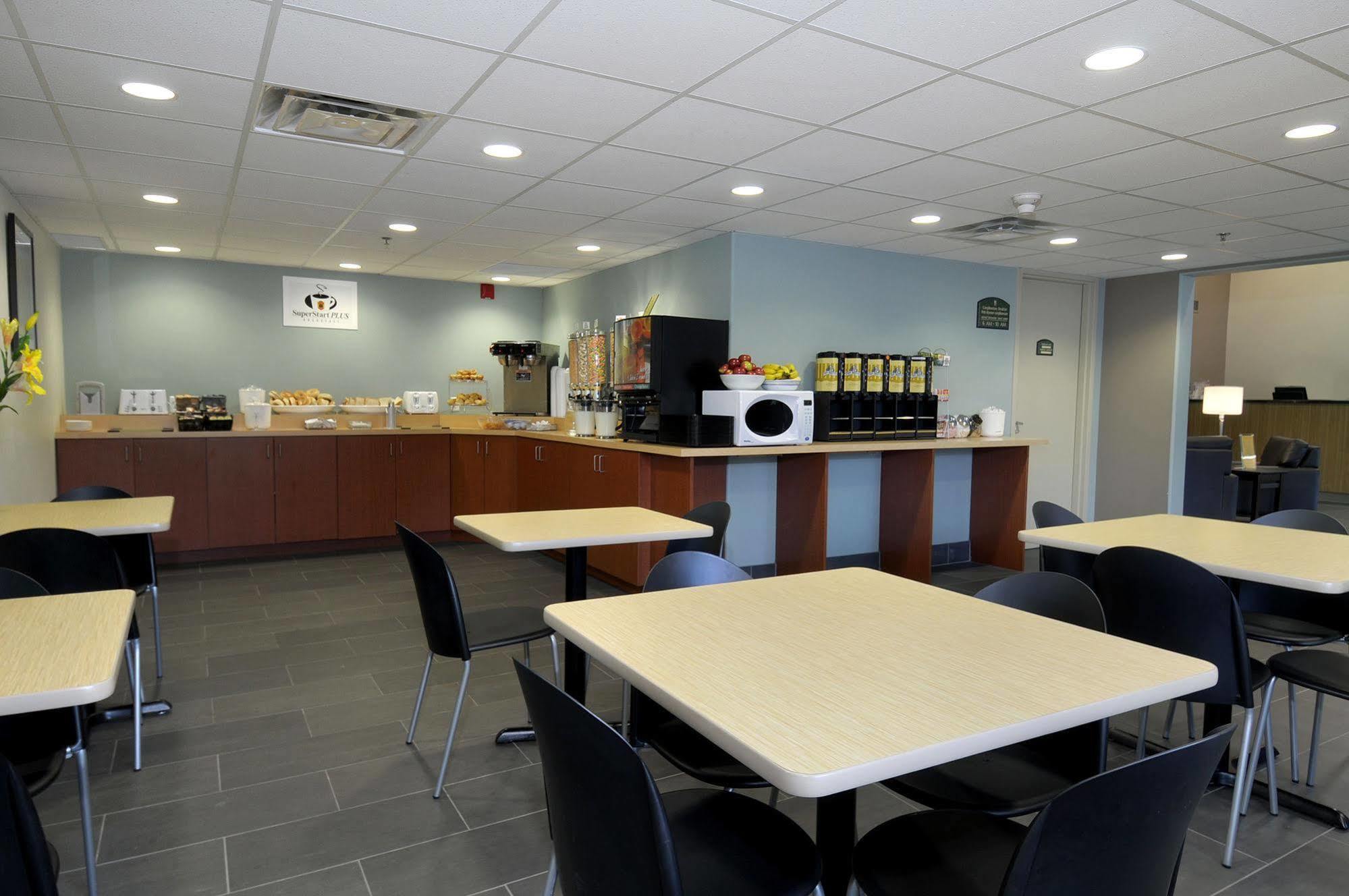 Super 8 By Wyndham Peterborough Hotel Restaurant foto