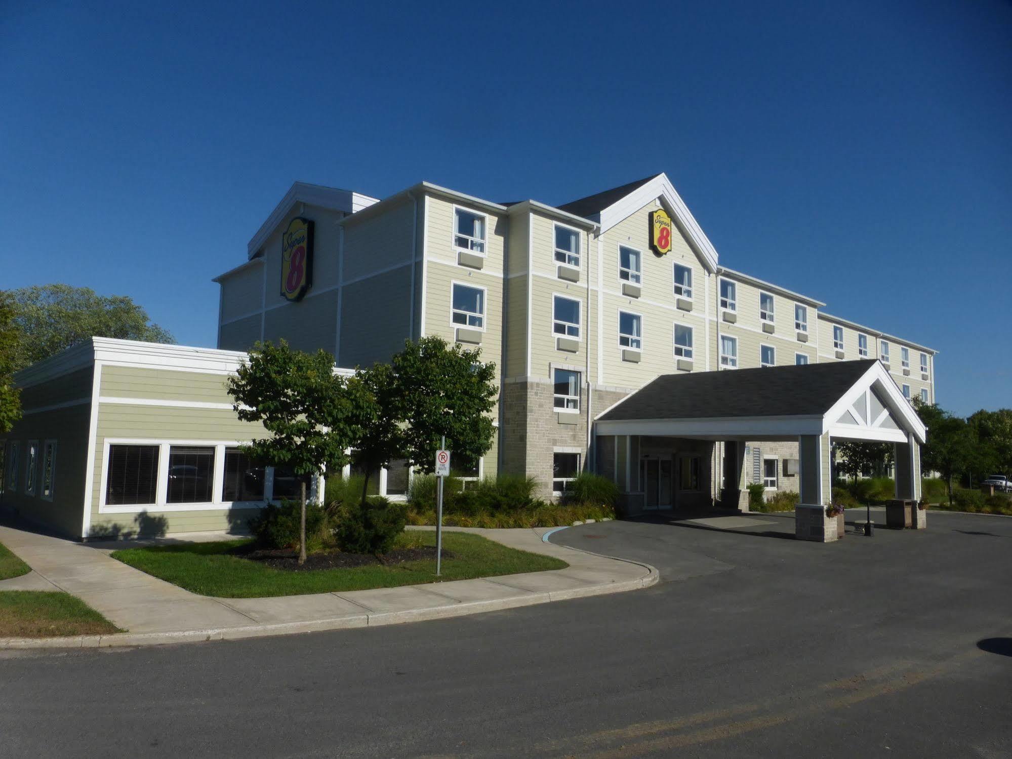Super 8 By Wyndham Peterborough Hotel Buitenkant foto